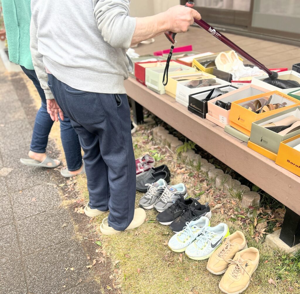 生前整理
pre-decluttering
シニアの断捨離
senior decluttering
高齢者の片付け
decluttering for seniors
親の家の片付け
decluttering parents’ home
実家の整理
family home organization
断捨離
decluttering
ミニマリズム
minimalism
ミニマリストな暮らし
minimalist lifestyle
手放す暮らし
letting go
片付けのコツ
decluttering tips
捨てられない理由
emotional decluttering
片付けの心理
decluttering mindset
安心できる片付け
gentle decluttering
シニアライフ
senior lifestyle
人生を整える
intentional living
整理収納サポート
professional organizing
片付けサポート
decluttering support
ライフオーガナイズ
life organization
玄関整理
entryway organization
pre-decluttering
senior decluttering
decluttering for seniors
gentle decluttering
minimalist lifestyle
professional organizing
intentional living