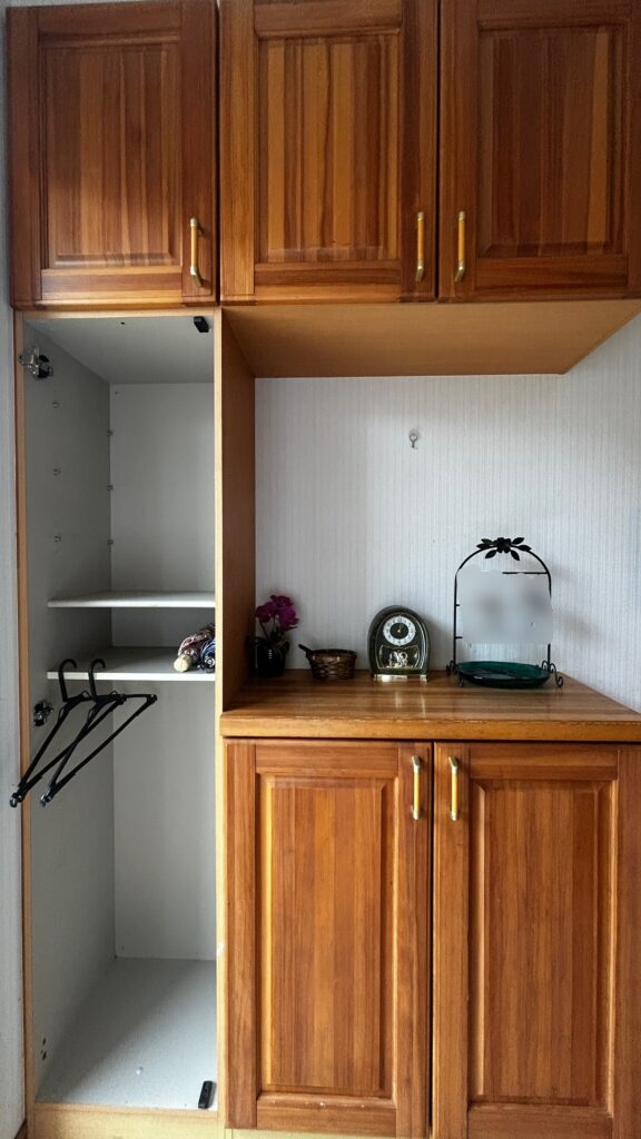 生前整理
pre-decluttering
シニアの断捨離
senior decluttering
高齢者の片付け
decluttering for seniors
親の家の片付け
decluttering parents’ home
実家の整理
family home organization
断捨離
decluttering
ミニマリズム
minimalism
ミニマリストな暮らし
minimalist lifestyle
手放す暮らし
letting go
片付けのコツ
decluttering tips
捨てられない理由
emotional decluttering
片付けの心理
decluttering mindset
安心できる片付け
gentle decluttering
シニアライフ
senior lifestyle
人生を整える
intentional living
整理収納サポート
professional organizing
片付けサポート
decluttering support
ライフオーガナイズ
life organization
玄関整理
entryway organization
pre-decluttering
senior decluttering
decluttering for seniors
gentle decluttering
minimalist lifestyle
professional organizing
intentional living