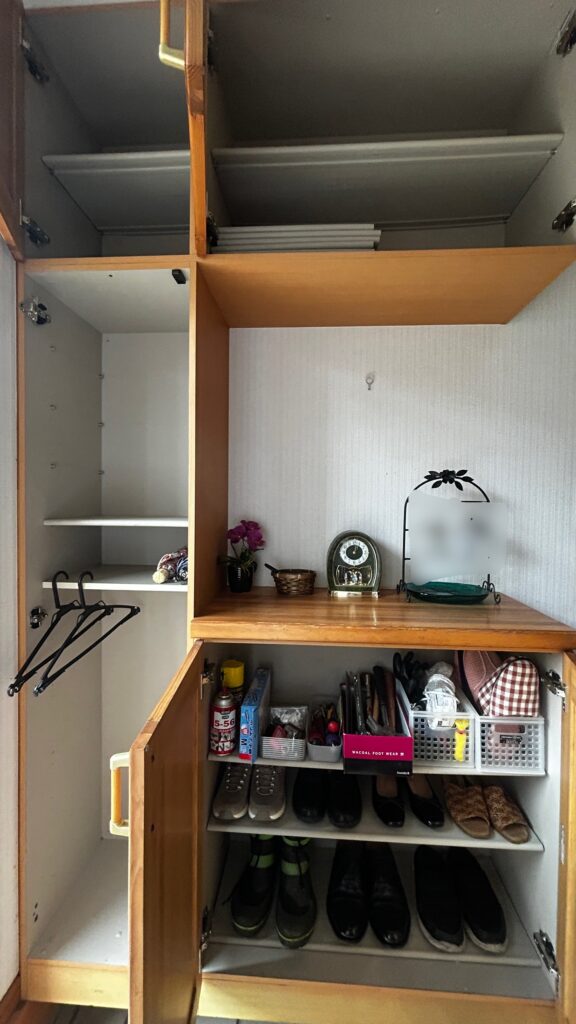 生前整理
pre-decluttering
シニアの断捨離
senior decluttering
高齢者の片付け
decluttering for seniors
親の家の片付け
decluttering parents’ home
実家の整理
family home organization
断捨離
decluttering
ミニマリズム
minimalism
ミニマリストな暮らし
minimalist lifestyle
手放す暮らし
letting go
片付けのコツ
decluttering tips
捨てられない理由
emotional decluttering
片付けの心理
decluttering mindset
安心できる片付け
gentle decluttering
シニアライフ
senior lifestyle
人生を整える
intentional living
整理収納サポート
professional organizing
片付けサポート
decluttering support
ライフオーガナイズ
life organization
玄関整理
entryway organization
pre-decluttering
senior decluttering
decluttering for seniors
gentle decluttering
minimalist lifestyle
professional organizing
intentional living