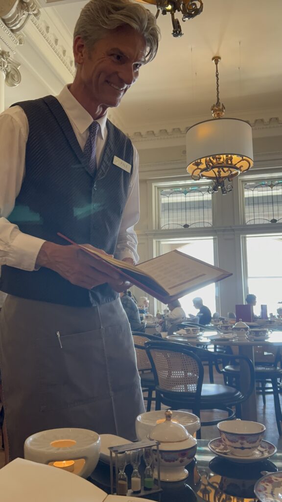 カナダ　エンプレス　ハイティ　アフタヌーンティ　鈴木　ゆり　　バンクーバー　ビクトリア　ウィスラー　旅行　ブログ　フェアモント　アビゲイル　Abigail The tea of Victoria fairmont empress