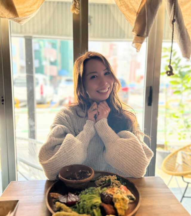 ☀️
【ほっこり陽だまりに包まれて】
1年半ぶりのお友達と再会。

久しぶりなのに、
隣の居心地の良さったら☺️

美術館で心の栄養を、
だいすきなWe are the farmで
甘くて美味しいお野菜をたっぷり。

#戸栗美術館 
#松濤 
#渋谷ランチ
